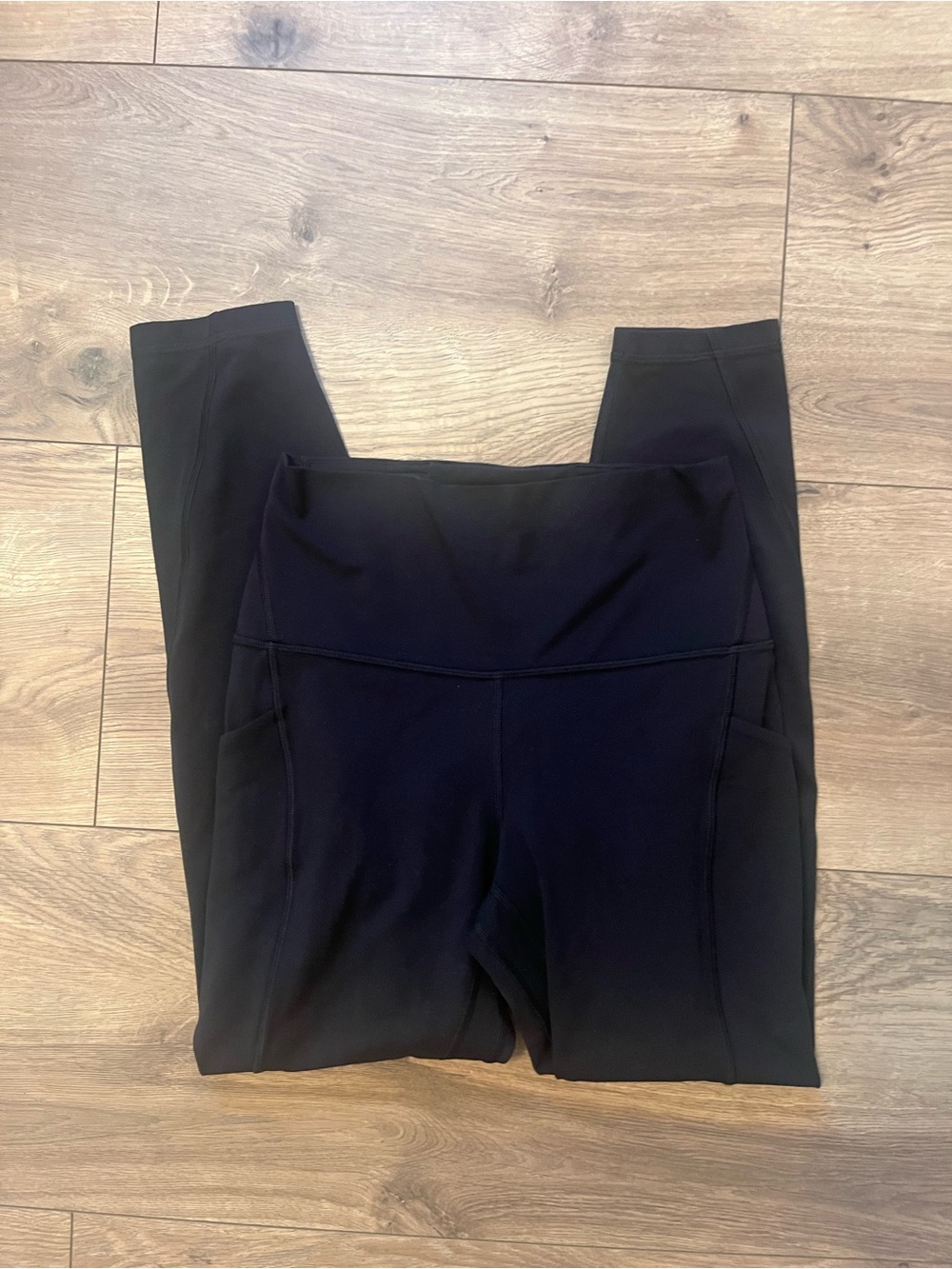 Lululemon Black align leggings with pockets. Great condition size 8